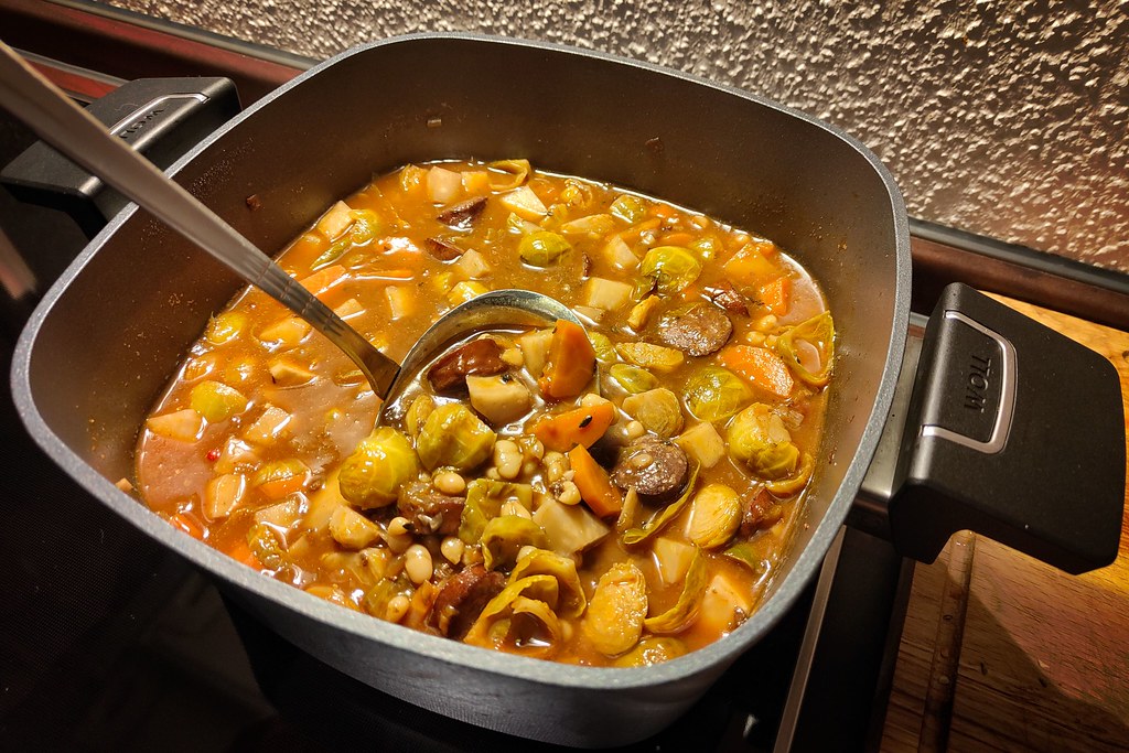 CookingByAccident: Chili con Smoked Pork Mead and Brussel Sprouts