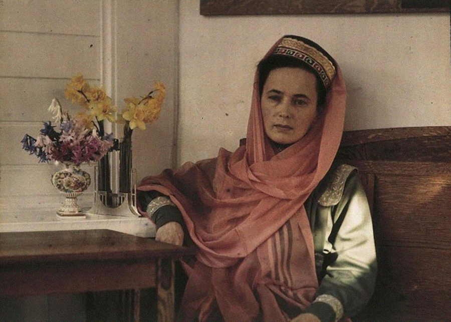 Piotr Ivanovich Vedenisov (1866-1937) :: Portrait of Vera Nikolaevna Vedenisova, ca. 1910. Autochrome.
