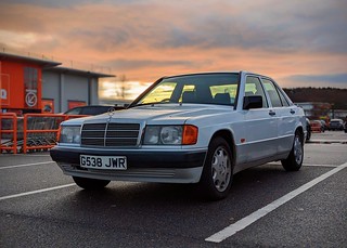 1989 Mercedes-Benz 190 - Front 3/4 View - 2022-12-30_08-55-39