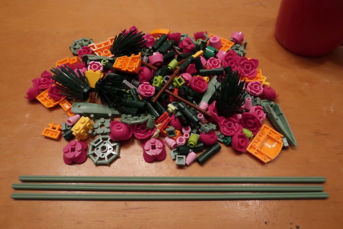 LEGO Teile für eine Mohnblume, zwei Löwenmäulchen und Grün