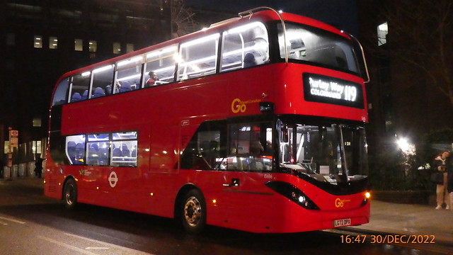 P1060052 Ee86 LG72 DPX at East Croydon Station George Street East Croydon London