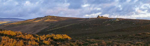 landscape derbyshire peakdistrict darkpeak derwentedge gritstone gritstonetors whitetor wheelstones goldenhour sunrise panorama moorland