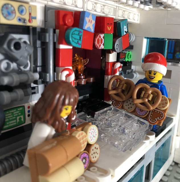 LEGO MOC: Fresh bakery in a lunar habitat