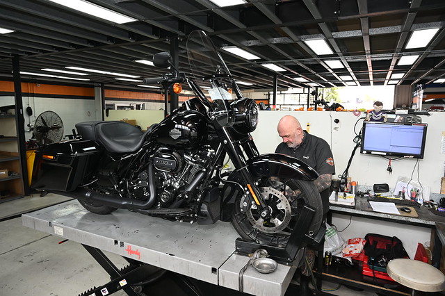 Road Glide Parts Fitting