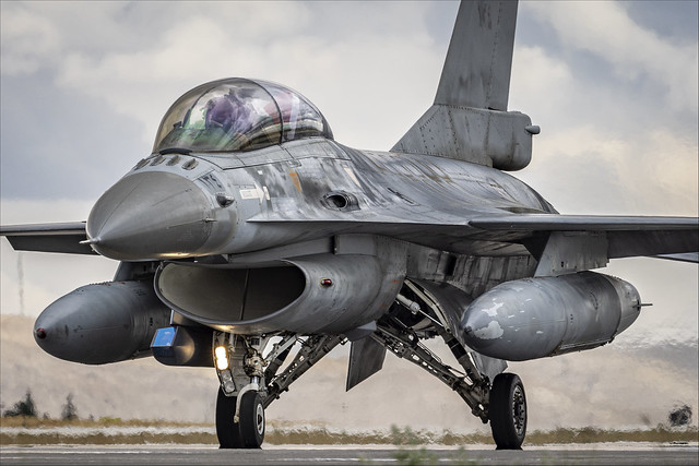 General Dynamics F-16BM Fighting Falcon - 15