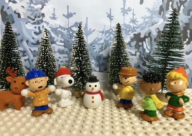 Snoopy figures Merry Christmas - Christmas is also about life long friendship #snoopypeanuts Christmas