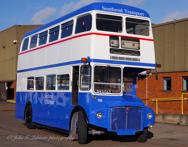 Restoring Southend Transport 116, 543 CLT : check visit prior to finishing stickers, trims and blinds