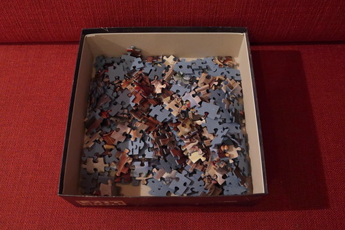 Wir haben für eine weitere Fortsetzung des Puzzlens des Exit Puzzle "Das Künstleratelier" noch ein paar Teile übrig gelassen...