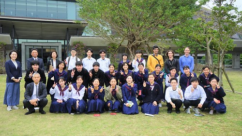 鳥取県立米子東高等学校がOISTを訪問