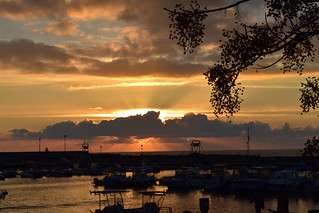 Tramonto sul porto. Sunset over the harbor.