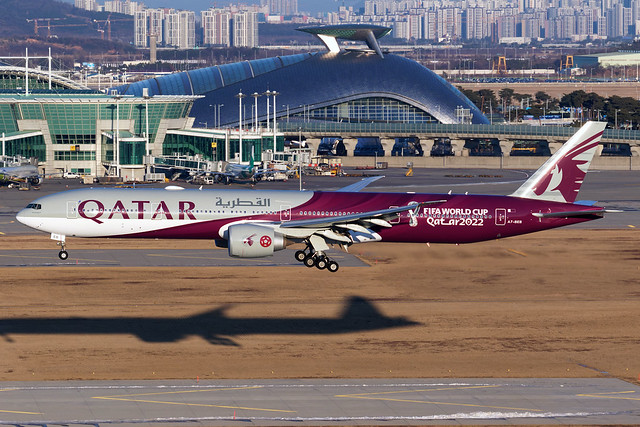 Qatar Airways Boeing 777-3DZ(ER) A7-BEB