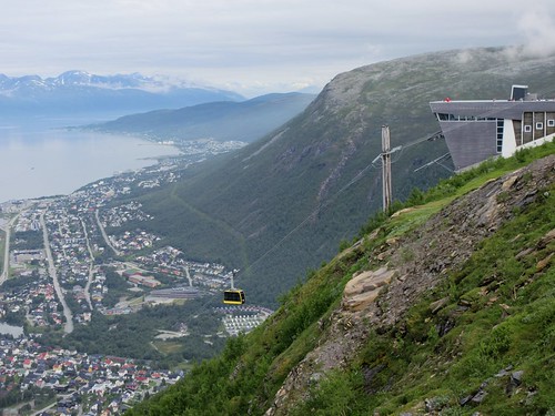 Tromso Gondola | A 750-meter dual-gondola cable car ascends … | Flickr