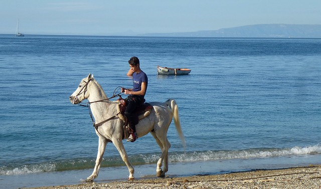a cavallo sulla spiaggia