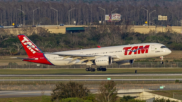 TAM Linhas Aéreas Airbus A350-941 PR-XTA
