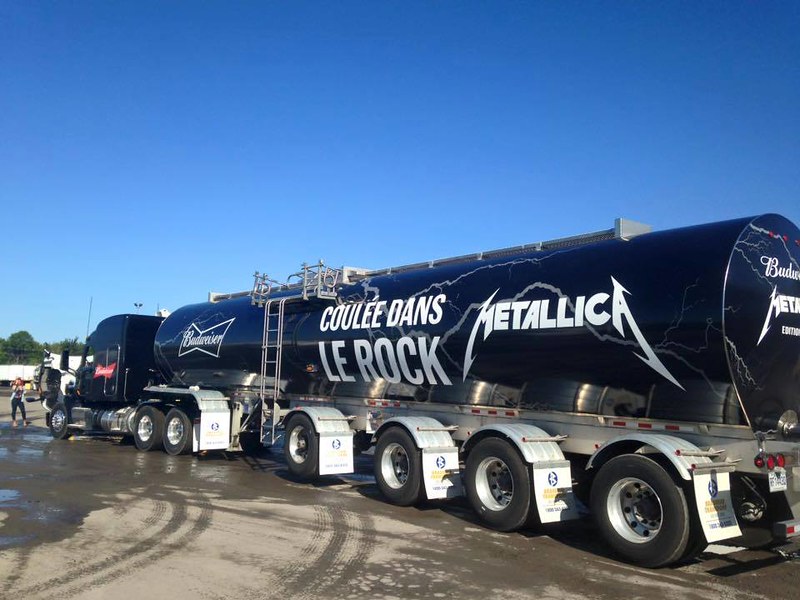 Вантажівка з пивом «Metallica» від Budweiser