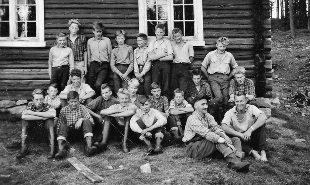 Group picture, Skogskolen/Forrest School in Osen 1958