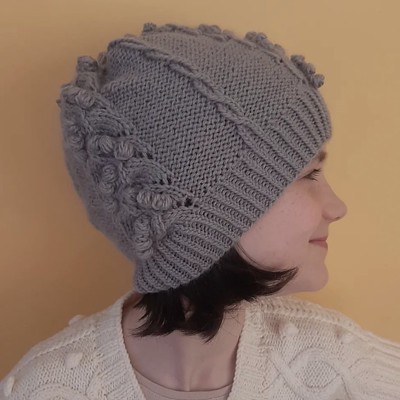 Anna (@kollar.annie) knit this lovely Moonberry Hat by Yarnia Designs for a friend.