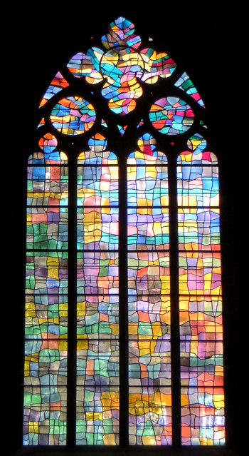 Vitrail d'Alfred Manessier (1911-1993), église Notre-Dame, XIIe-XIIIe siècles, Unser Lieben Frauen Kirchhof, Brême, Allemagne.