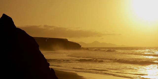 Kanaren, Fuerteventura , Warten auf den Sonnenuntergang bei der Punta Guadelope bei La Pared, 21355