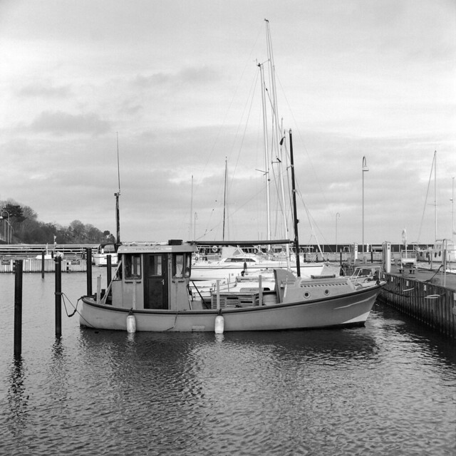 Bronica S2a: Fiskebåd i Sletten Havn
