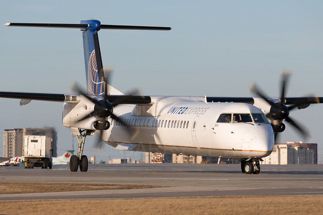 United Express opb Republic airways Bombardier Dash8-Q400 N342NG [YYZ] 3K