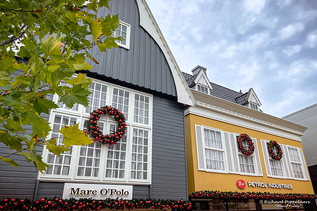 Designer facades with a Christmas touch - Designer Outlet (Roosendaal/NL)