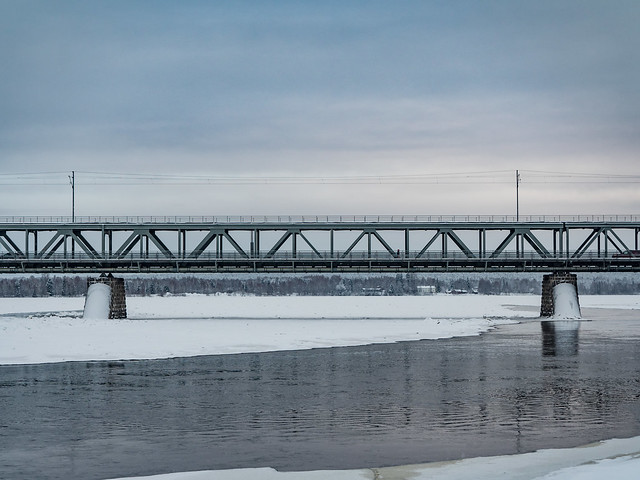 El puente sobre el rio kon-gelado
