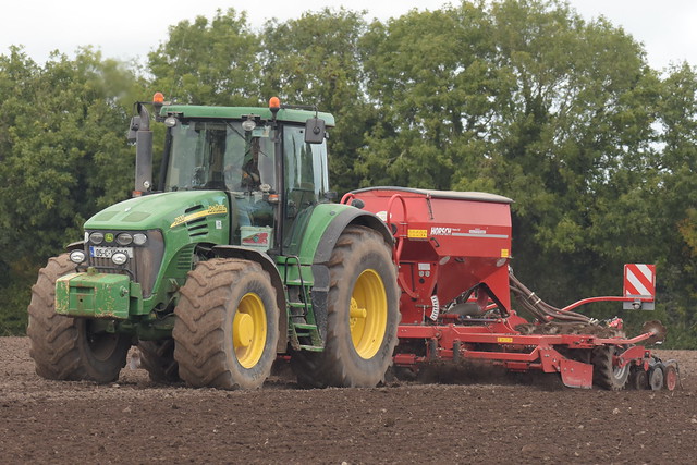 John Deere 7920 Tractor with a Horsch Pronto 4DC Seed Drill