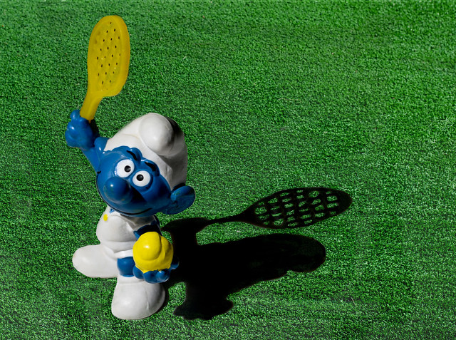 Tennis Smurf with sun shadow