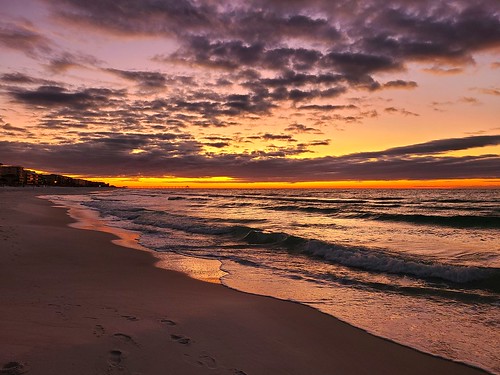 sunrise gulfofmexico florida landscapephotography colorfulsky waves sandbeach earlymorning ocean