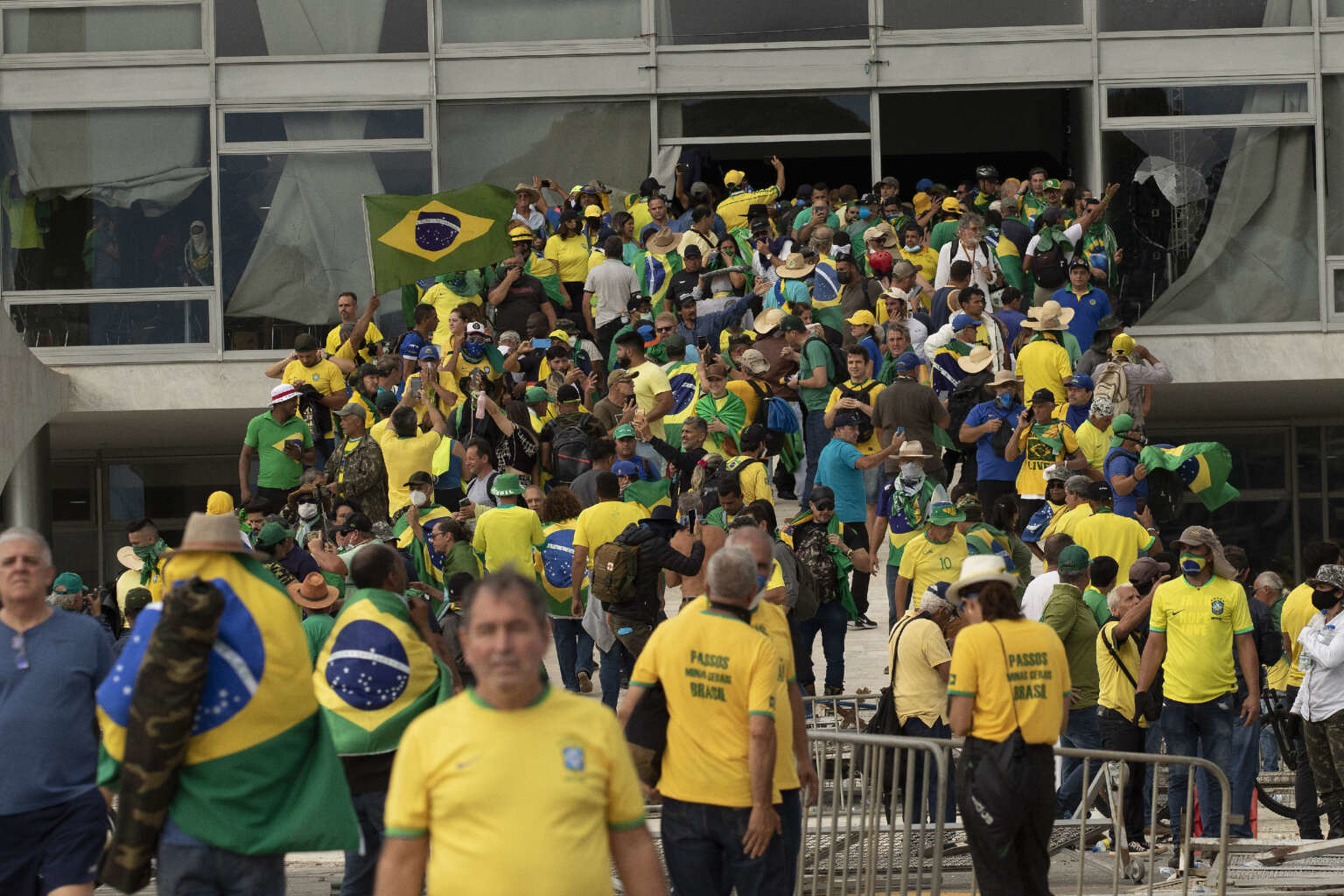 巴西前總統波索納洛支持者闖入政府大樓。（圖片來源：Truthout）