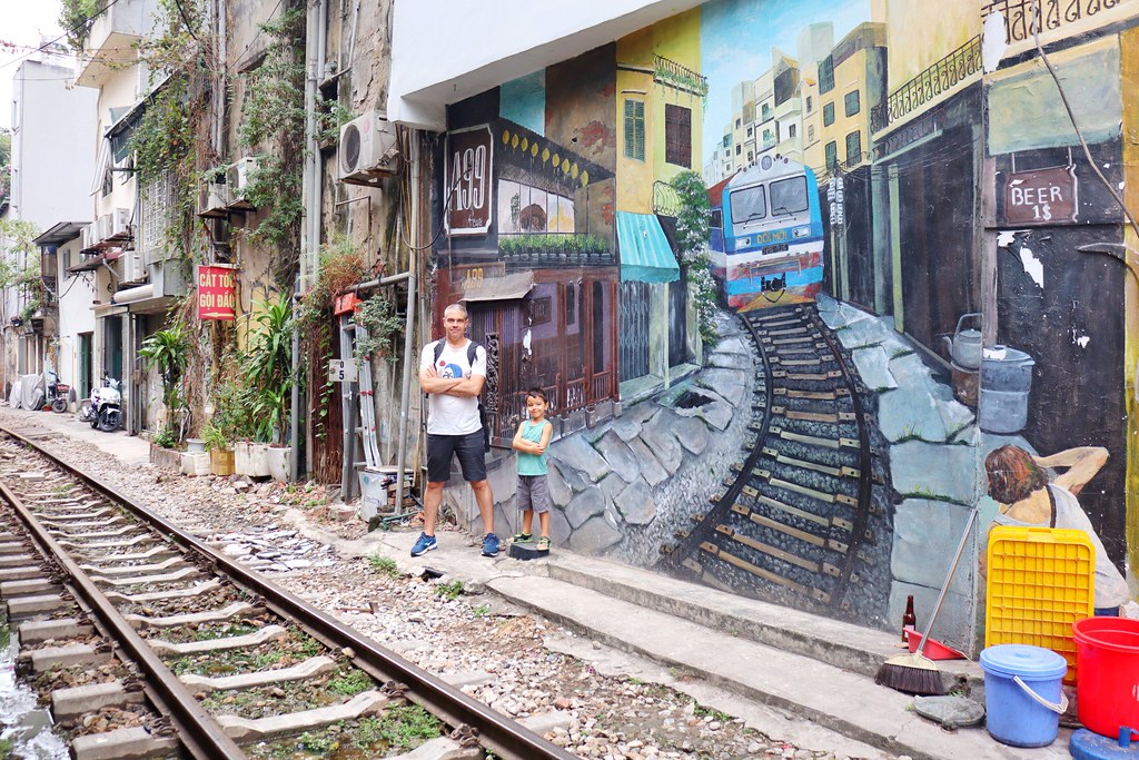 Mural del tren de Hanoi en Vietnam
