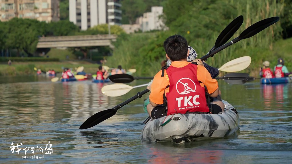 荒野保護協台灣開放水域聯盟合作，讓民眾以划獨木舟的方式，更進一步親近雙溪河