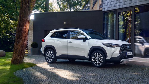 Gama do Corolla abre portas à motorização híbrida 1.8L