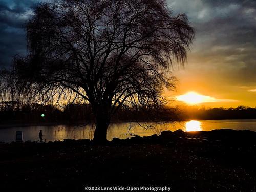 Lake Erie Sunset by Joey Makalintal, Evening walk, 01/10/2023, Cleveland, OH
Apple iPhone 7 Plus
iPhone 7 Plus back dual camera 3.99mm f