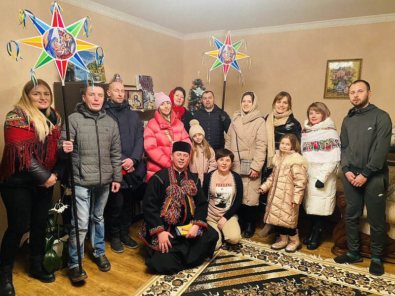 Ucrania - Visita a las familias con villancicos navideños