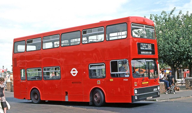 London Transport: M354 (GYE354W) from Fulwell Garage arriving at Hampton Court Station on Route 267
