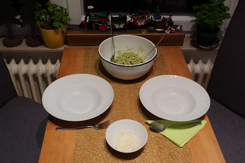 Bavette mit Avocado-Soße (Tischbild)