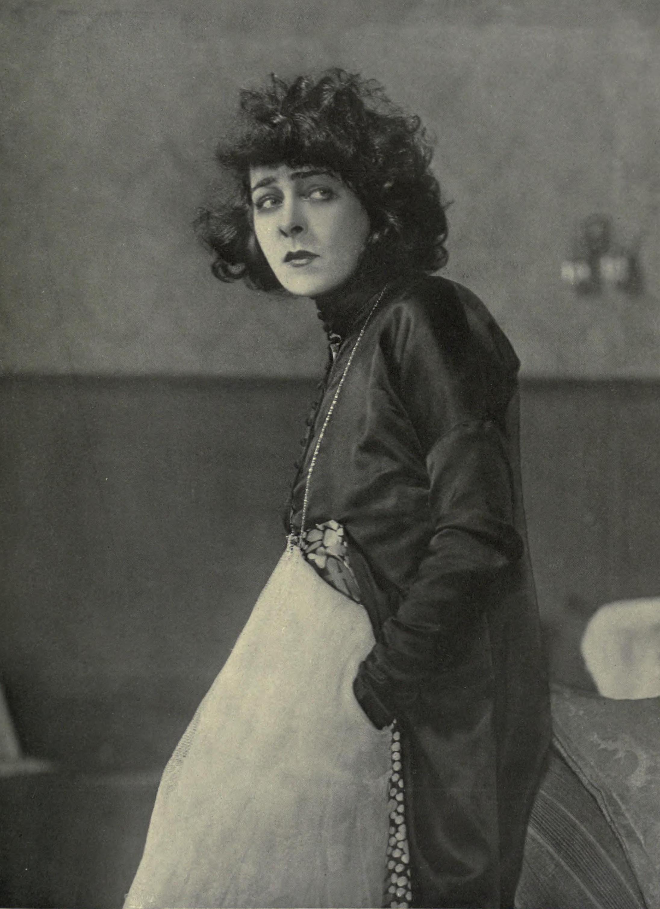 Alla Nazimova as Diana Laska in "That Sort". Photo: White. Published in Theatre Magazine, December 1914. | internet archive