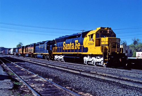 ATSF 5569 | ATSF SD45 5569 leads three Chessie System B&O GP… | Flickr