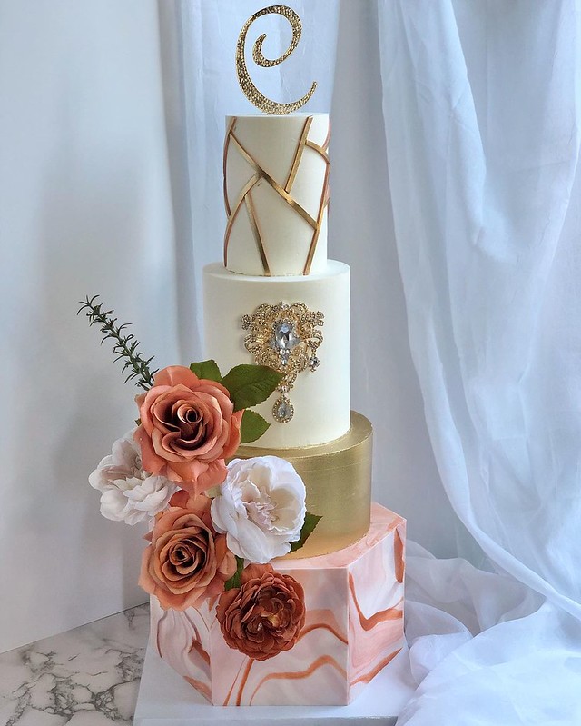 Cake by The Luxe Cake Studio