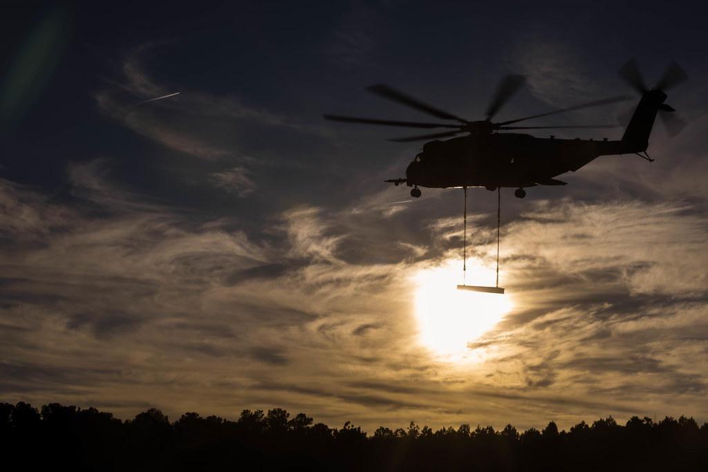 26th MEU’s Golden Eagles and Logistics Combat Element execute Helicopter Support Training