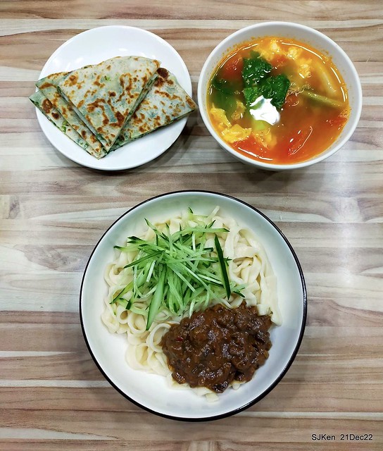 「同花順餡餅粥」炸醬麵番茄湯與綜合小菜(Jajang noodles, Tomato soup and Scallion Pancake), Taipei, Taiwan, SJKen, Dec 21, 2022.