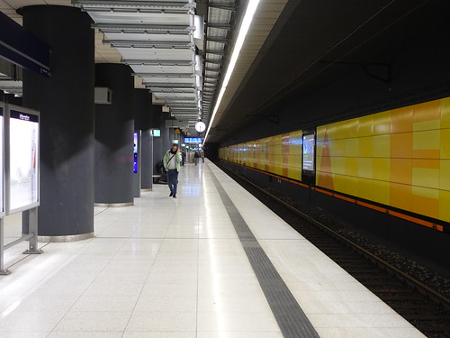 202212068 Stuttgart-West S-Bahn station