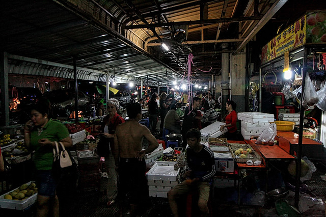 Phnom Penh K - night market 09