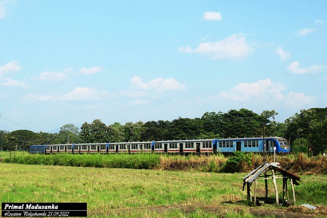 S12 921 on Rambukkana bound passenger train (No 1151 Colombo Fort-Rambukkana) at Polgahawela in 25.09.2022