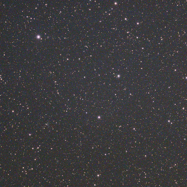 VCSE - Vámosi Flórián felvétele ugyanerről az üstökösről még 2022. július 19-én, 167 nappal az üstökös napközelsége és éppen fél évvel (182 nappal) az üstökös földközelsége előtt, éppen a nyári táborunk előtti napokban. A kép készítése helye Balatonkeresztúr. Távcső: Esprit 80 Triplet APO. Kamera: ZWO ASI 533MC Pro. Mechanika: Sky-Watcher AZ-EQ6 PRO. Expozíció: 60s (egyetlen felvétel). 