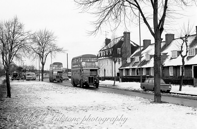 John's classics: Green Line sisters in the snow - former Green Line London Transport AEC Regent III RT3254, LLU 613 with also ex-Green Line RT3251, LLU 610 behind. Viva HLX 123C echoes RT306 (HLX 123) too. Both RTs now preserved.