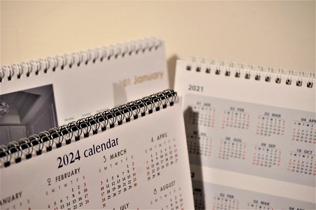 許多人可能會在年節期間收到許多來自企業、機關的年曆，但頂多只有一、兩套被留下來使用。攝影：陳昭宏