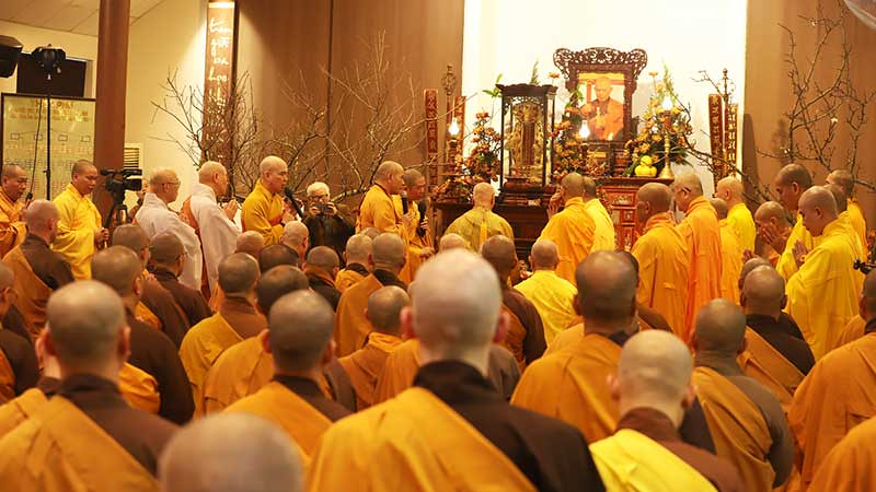 Ribuan Buddhis Peringati 1 Tahun Wafatnya Y.M. Thich Nhat Han